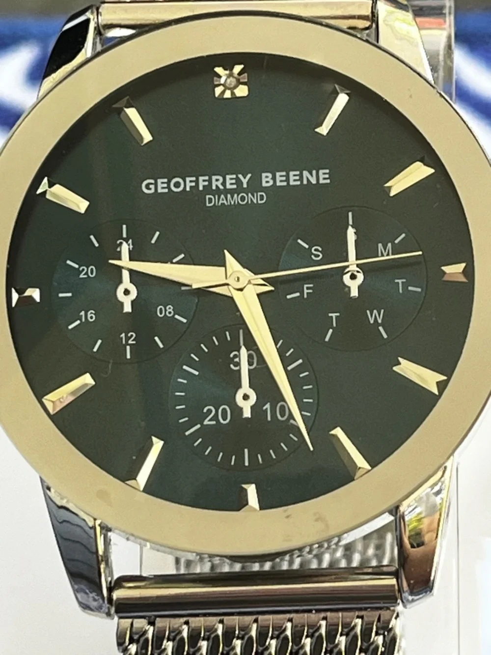 Geoffrey Beene Mens Watch 42mm Silver Tone Mesh band & green face New Battery